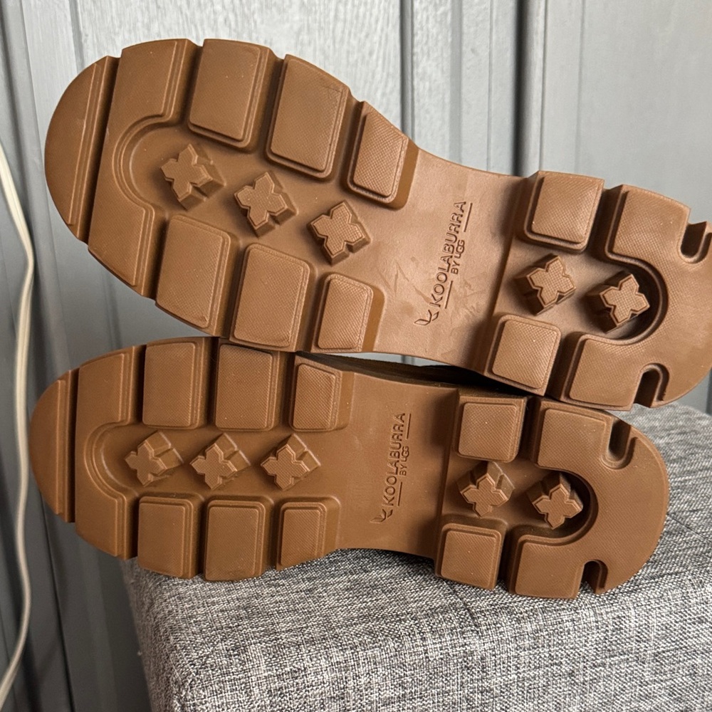 Koolaburra by UGG Tan Suede Clogs - Picture 4 of 4